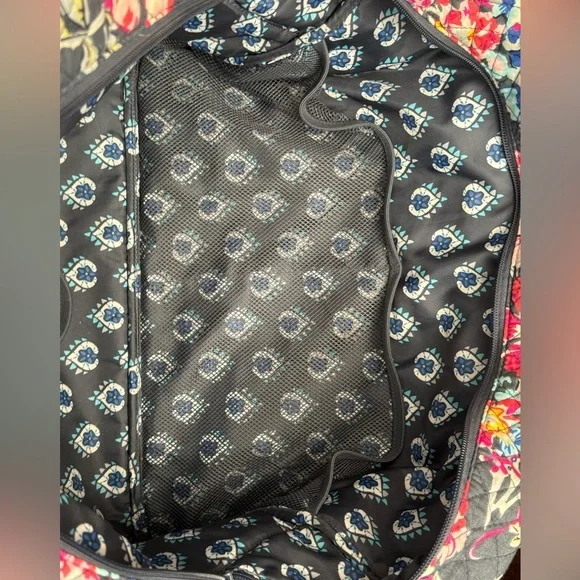 Vera Bradley Khaki Green & Floral Patterned Tote. Overnight bag - Picture 12 of 14